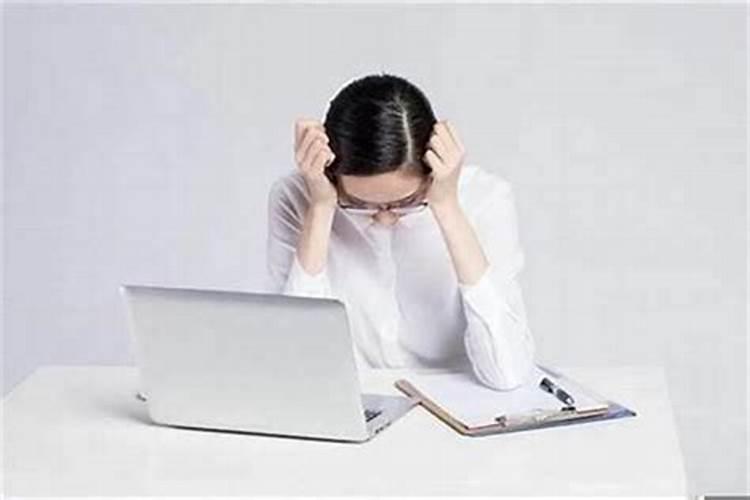 一个人遇到不顺心的事该怎么安慰她？