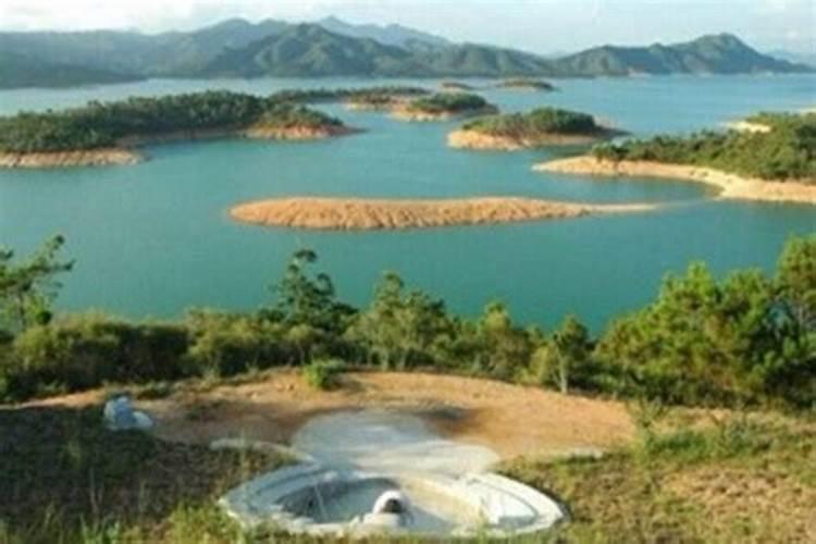 如何根据八字看公墓风水优劣 如何根据八字看公墓风水优劣呢