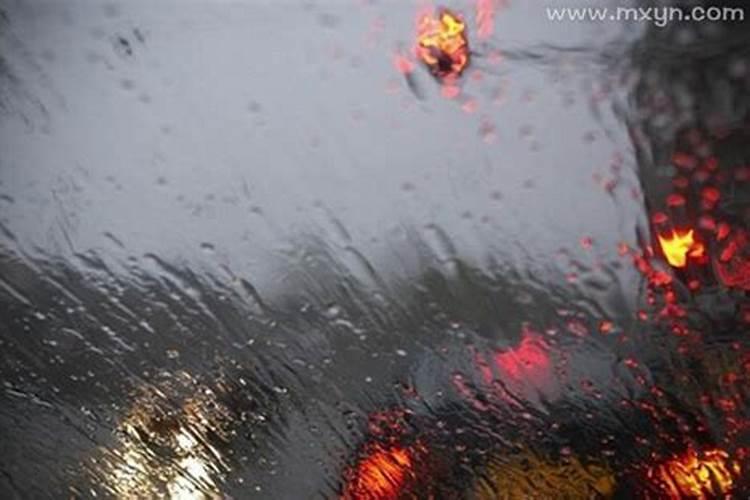 梦见下雨房子漏水了是什么征兆 不同的人寓意不同