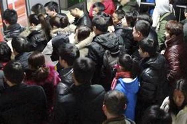 梦到很多人 梦到很多人的意思是啥