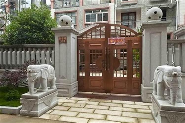梦到一对双胞胎男孩还有大便,还有死去老人是什么意思？