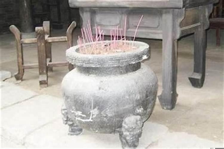如何解释“不能在太岁头上动土”中的太岁？动土会怎样？
