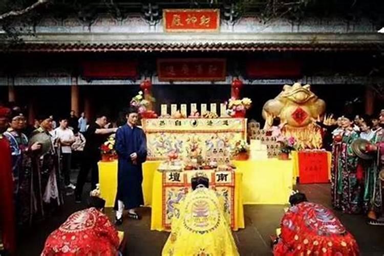 过两天想去白云观参加拜太岁法事,请问参加法事跟自己拜有何区别？参加法...