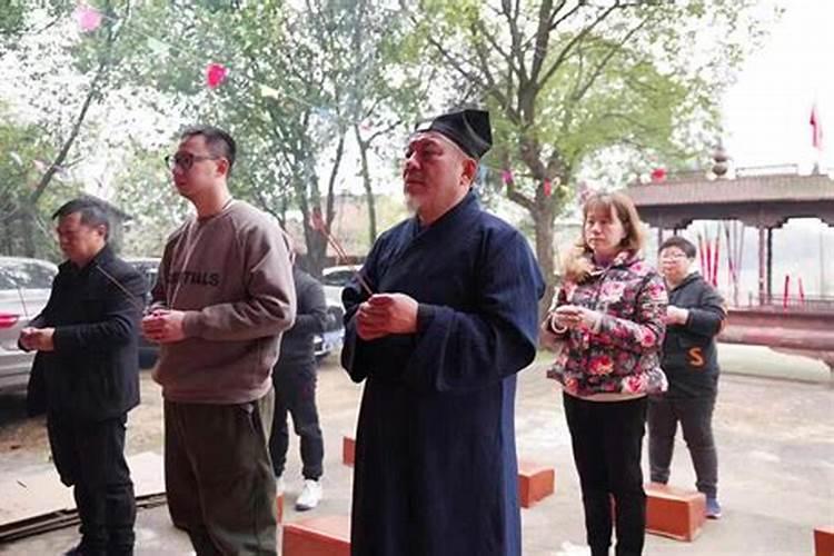 梦到自己的爸爸死了代表什么预兆