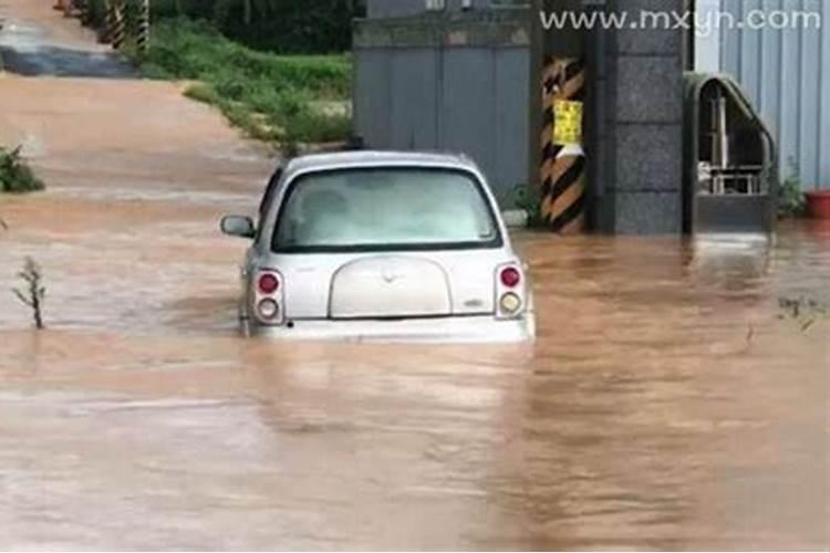 梦见洪水淹没道路的预兆