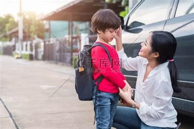 送孩子上学返程的说说