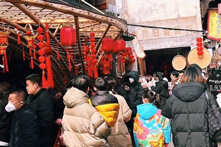 属小龙和哪个属相配