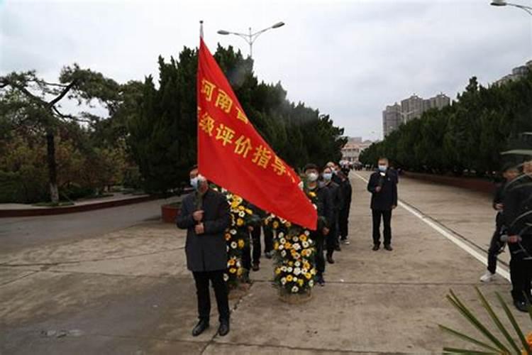 1977年农历8月16日出生的土命人五行缺什么