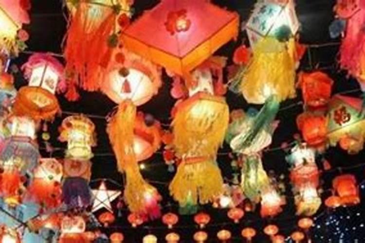 请大家看看这个女孩的八字为什么事业工作不顺总是被辞退？
