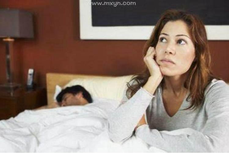 梦到和陌生男人睡在一起是什么意思？