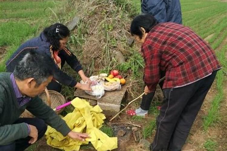 梦见两个哥哥已故了又复活回到家来,可是他们又吵架了是什么意思？