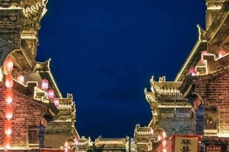 六年级下册第二单元的作文怎么写,没有头绪。给个范文,(写庆阳的)