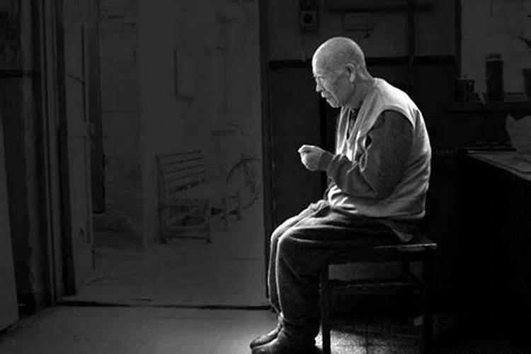 梦见死去的人他还活着和我讲话的预兆