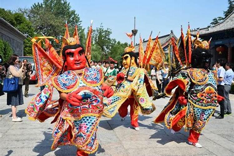 梦见已死去的爷爷和我说腰疼 叫我帮他按 是什么意思？