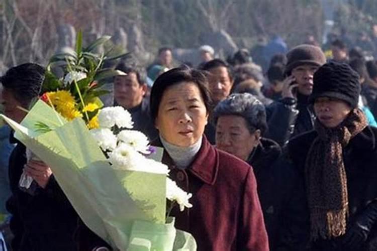88龙82狗婚配是相害,82年属狗女跟88年属龙男相配吗