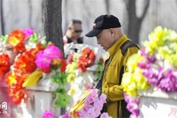 新疆铁路清明节加开150趟旅客列车乌鲁木齐清明节公交线路调整