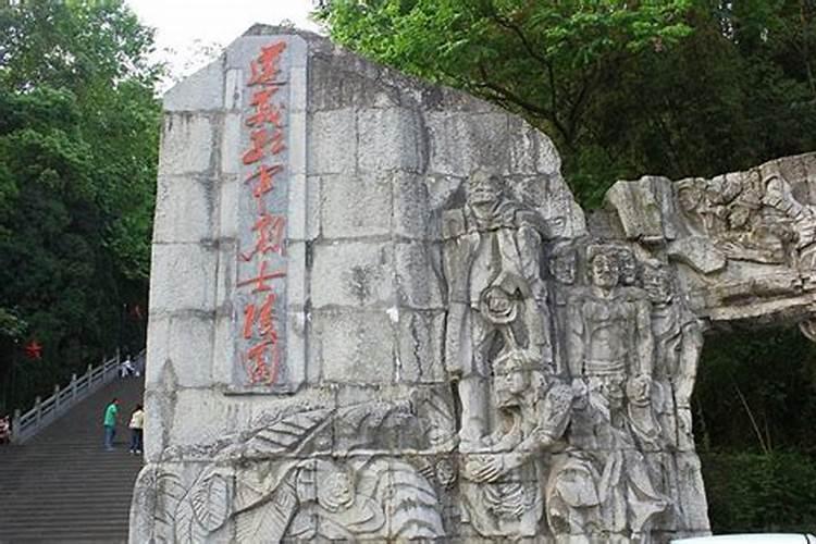 梦见有两只小狗像自己撒娇是怎么回事呢