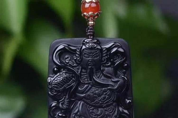 女人戴财神吊坠好吗