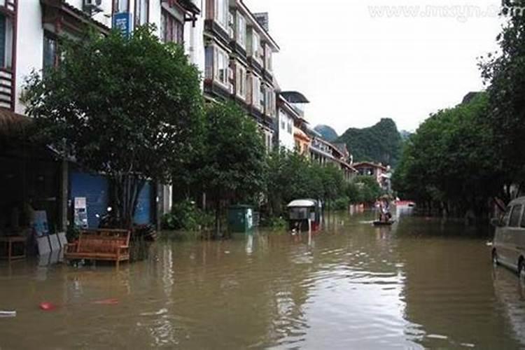 梦见大水挡住了回家的路