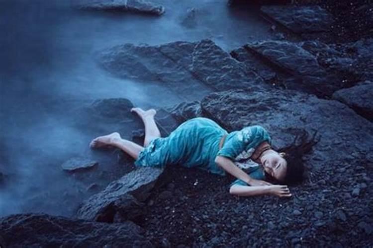 梦见别人抱着死人头的预兆