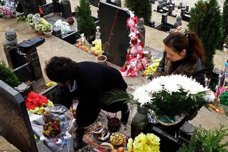 梦见前夫死了又活了还来救我