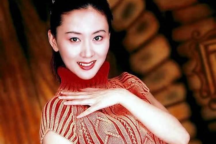 请问农历1976年7月17日中午14点生 男 今年运程。