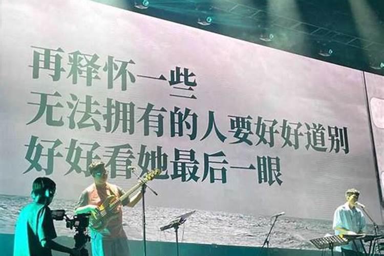 清明节上坟给老人烧纸都怎么烧？