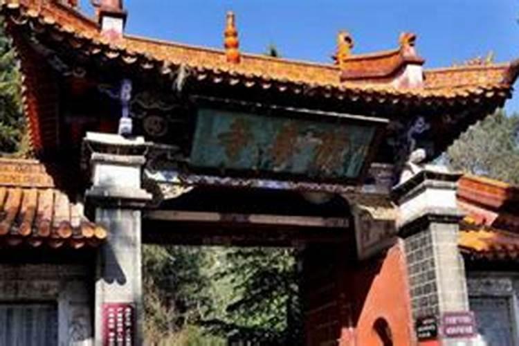 对联的起源、别称、特点及在日常生活中的使用范围？