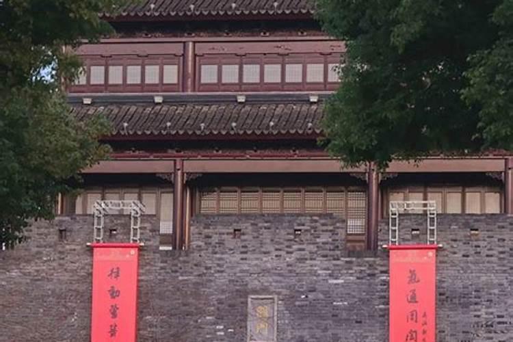 梦见摸别人的奶什么意思