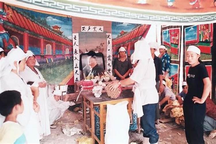 梦见棺材掉到地上是什么意思