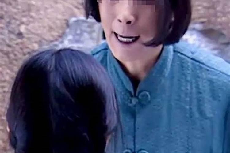 梦见与已故的婆婆同床睡的预兆