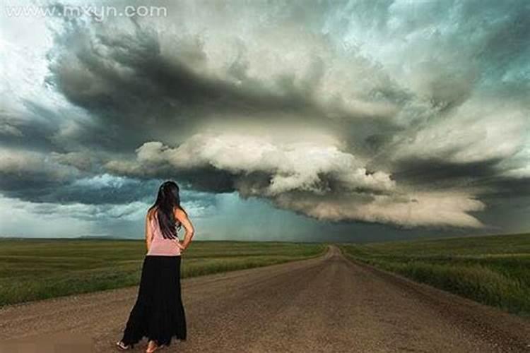 梦见破旧的房子还漏雨的预兆