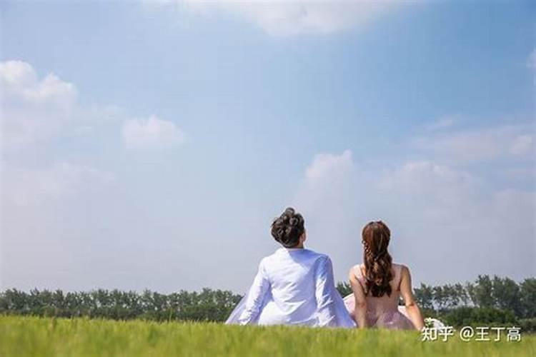 男女一见钟情的八字 夫妻缘分很深的八字？