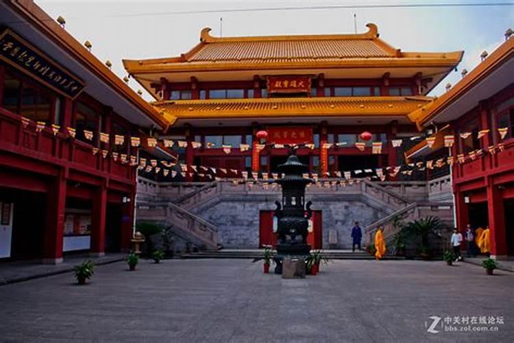 寺院中的功德箱是做什么用的