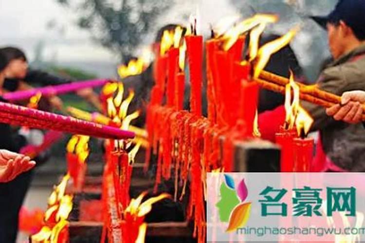 82年属狗哪年转大运？