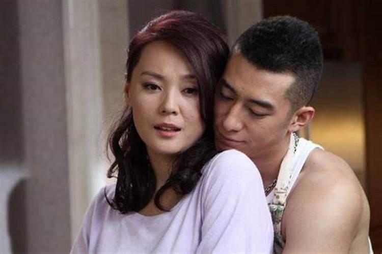 梦见美女与老公暧昧预示着什么 梦见美女与老公暧昧是什么征兆