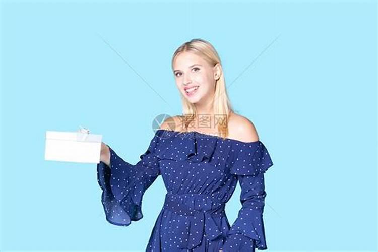 梦见与一个女人谈恋爱的预兆