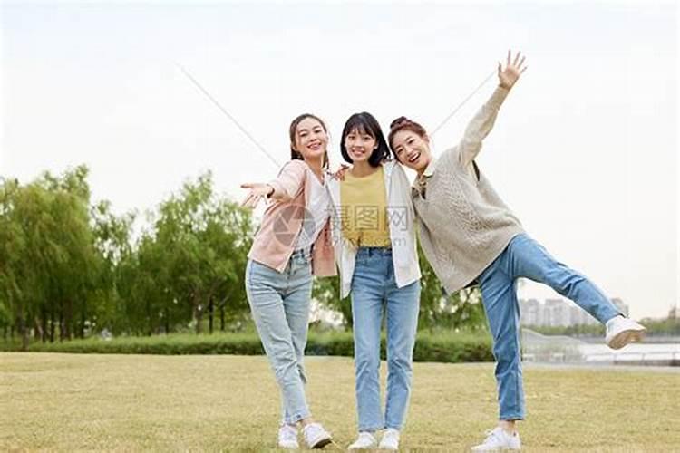 梦见和自己的女性同学亲吻的预兆