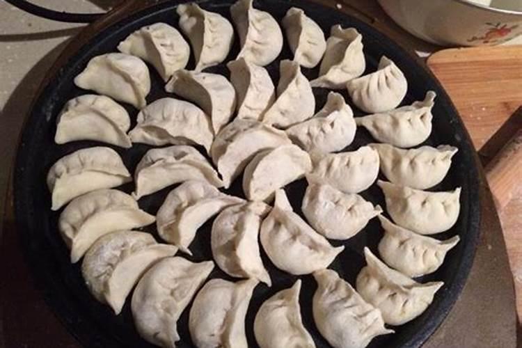 梦见看到别人包饺子的预兆