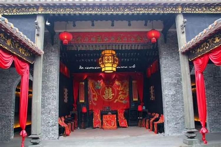 梦见自己裸身出行的预兆
