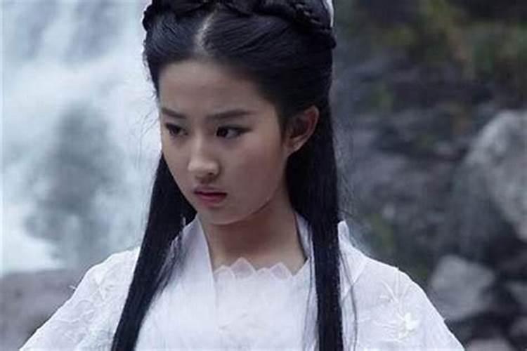 2002年农历十二月二十晚上九点半出生的女孩属马五行缺什么？