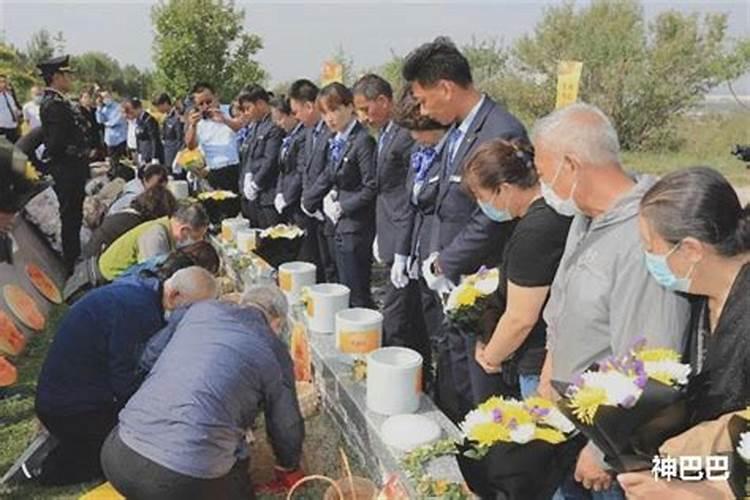 梦见出葬从我家门口过的预兆