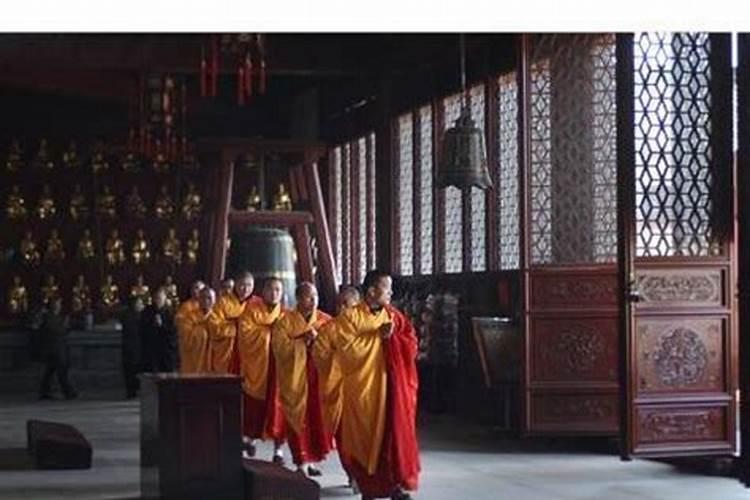 为什么很多人选择初一和十五到庙里烧香？有什么说法吗？