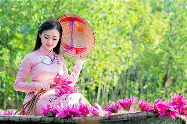 梦见妹妹炫富