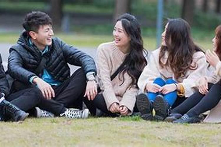 ...有时候又是很多同学,甚至很多陌生人 但面孔又很清楚