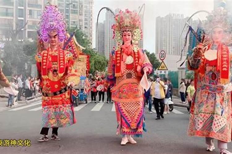 梦见老公醉酒骑摩托车出去玩有婚车婚车经过的时候老公突然摔倒被车撞...