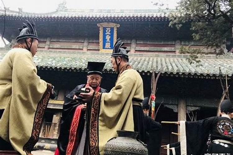 梦到前夫一家人是什么意思