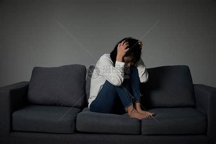 梦见抱着美女一起睡觉