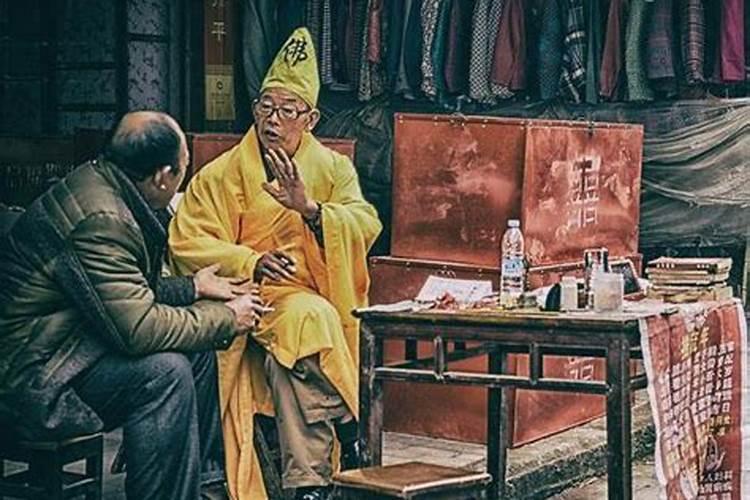 梦见和别人去算卦的预兆