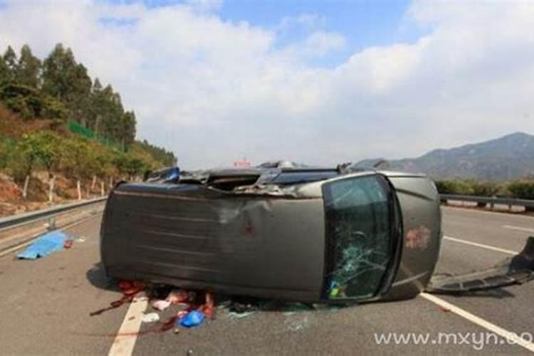 梦见别人车祸死人什么预兆